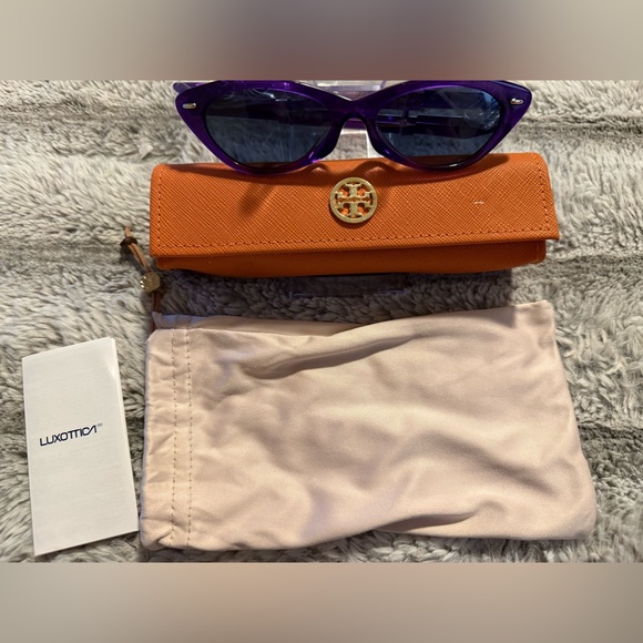 Tory Burch CATEYE Sunglasses - Picture 2 of 4